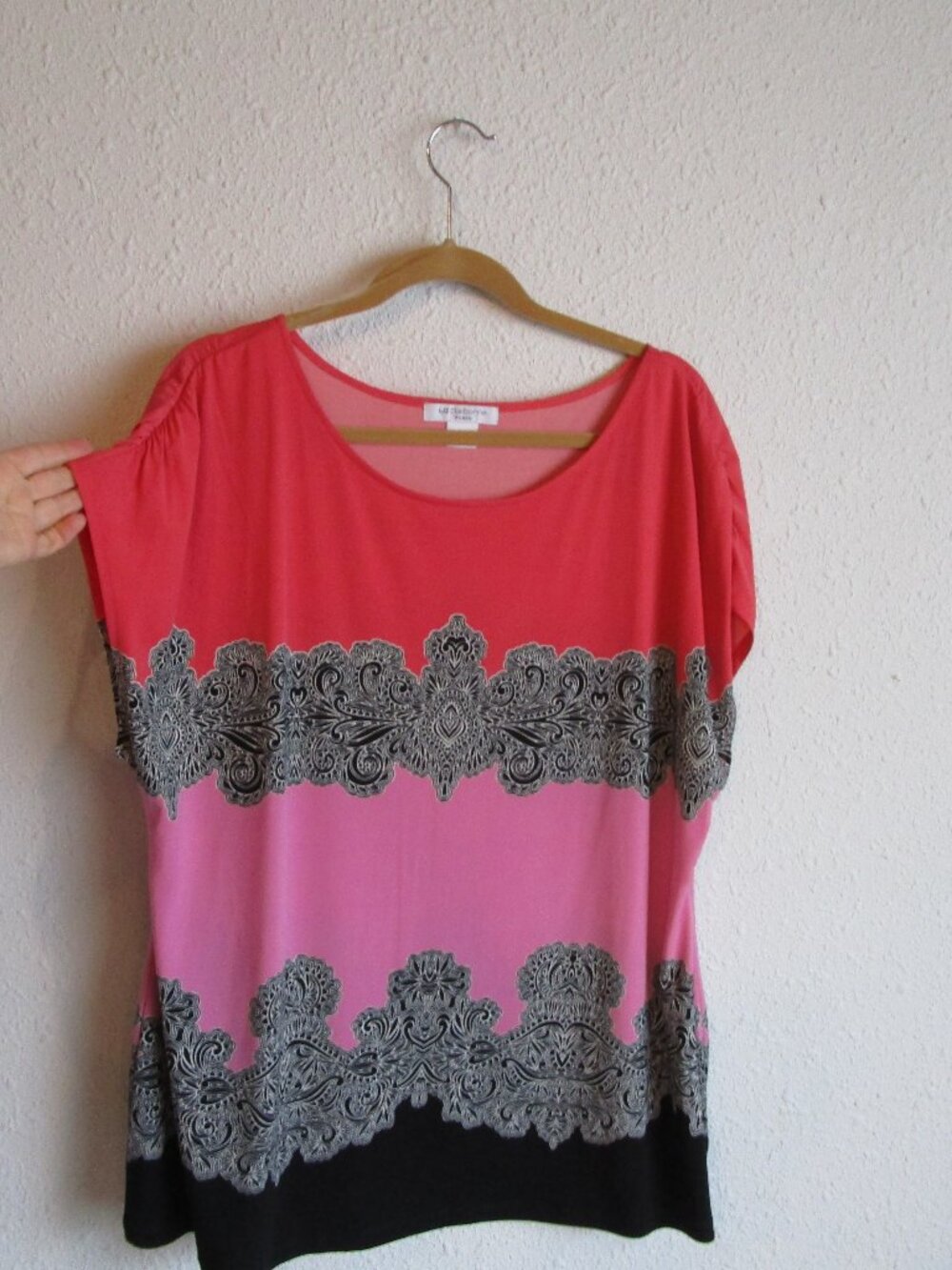 Liz Claiborne 1X cap sleeveless shirt with geometric pattern